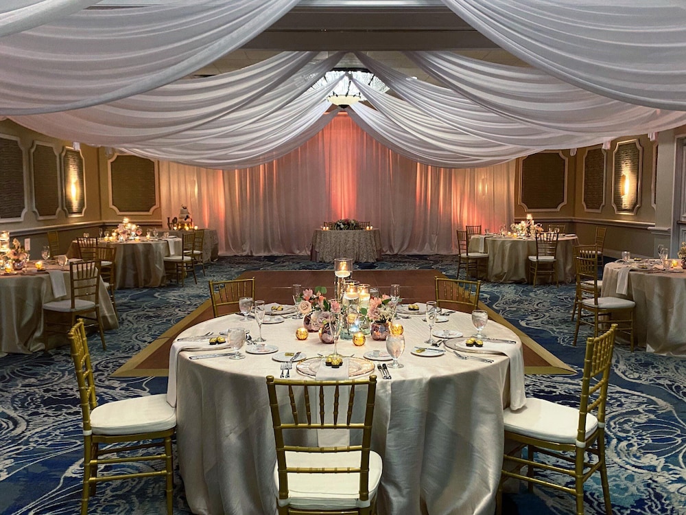 Rosen Plaza Hotel 45/68