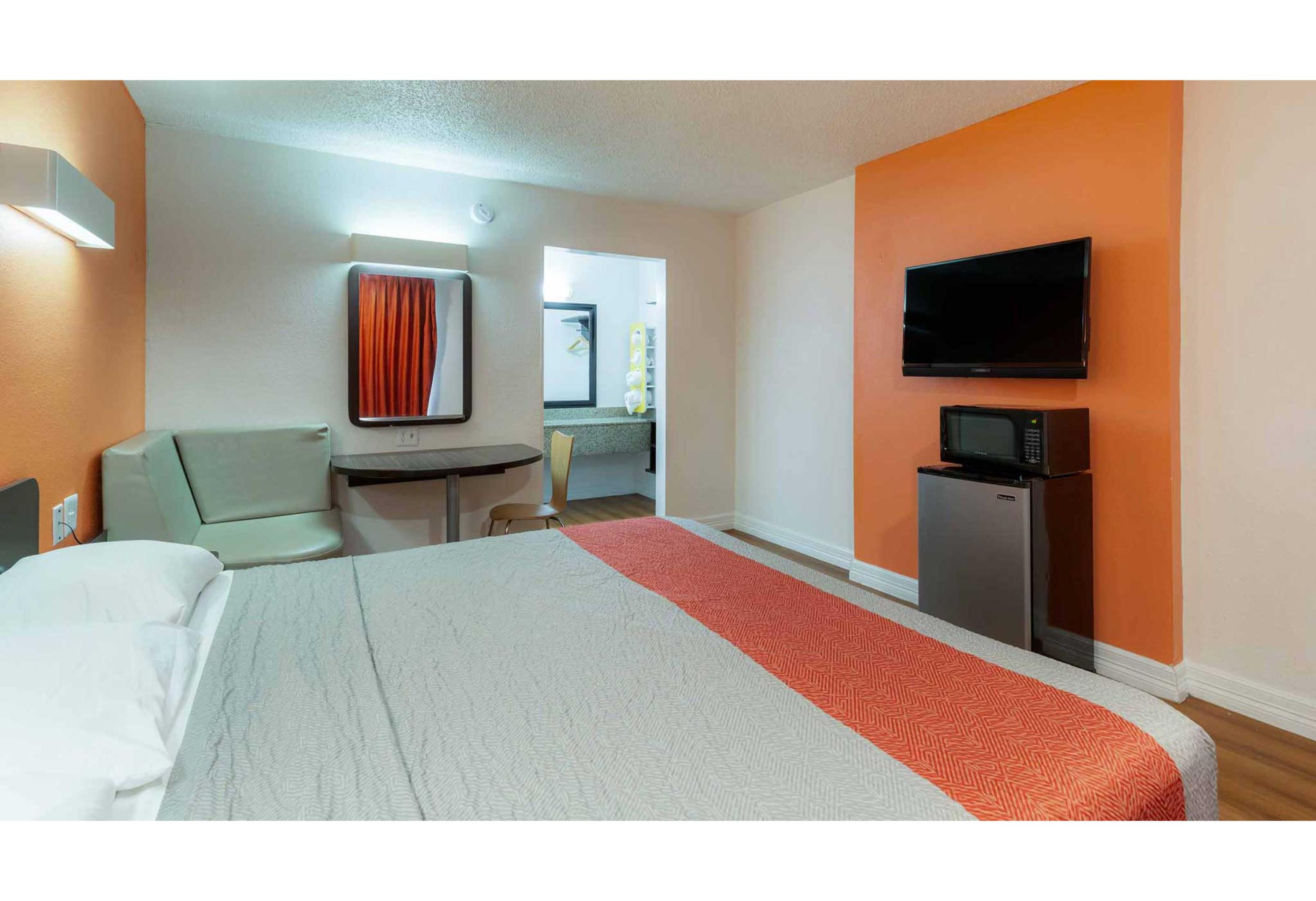 غرفة بسرير كينج لذوي الإعاقة، Motel6 Houston Tx East 2/5