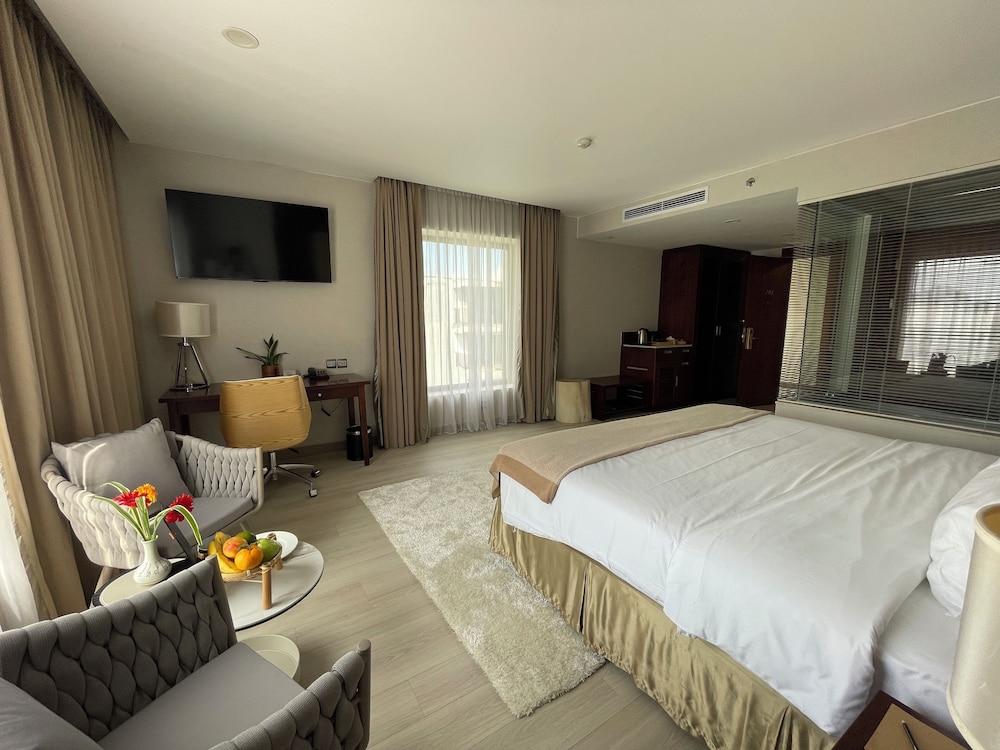 Lounge, Premium, King Bed, City View