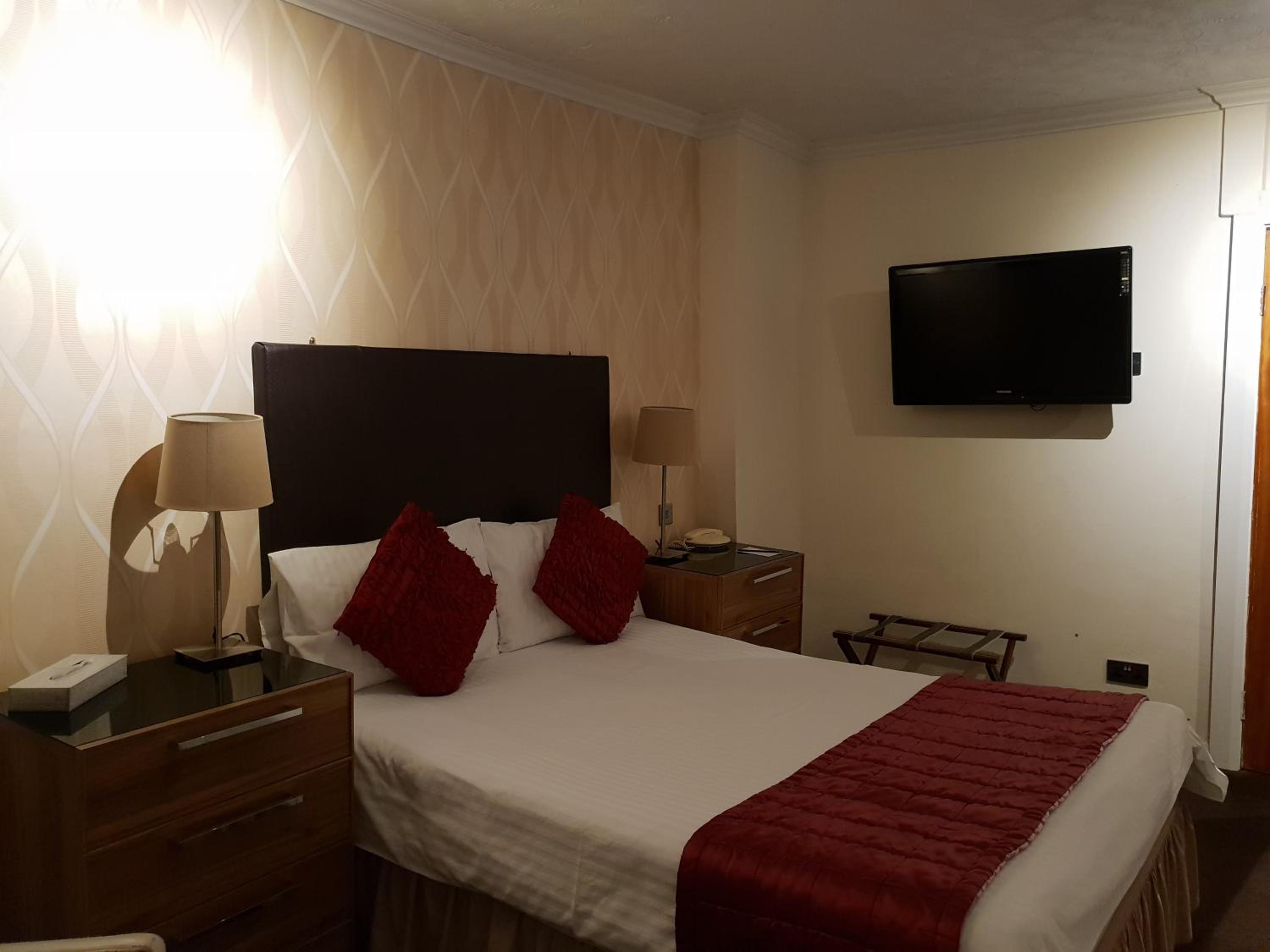 Ascot Hotel 28/50