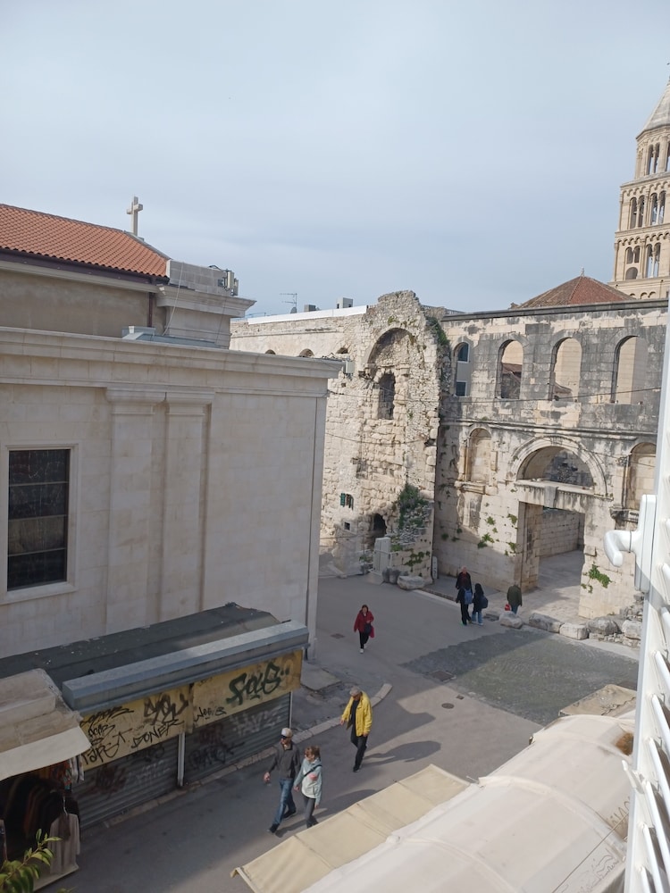Silver Gate Rooms Dioklecijan Palace 33/42