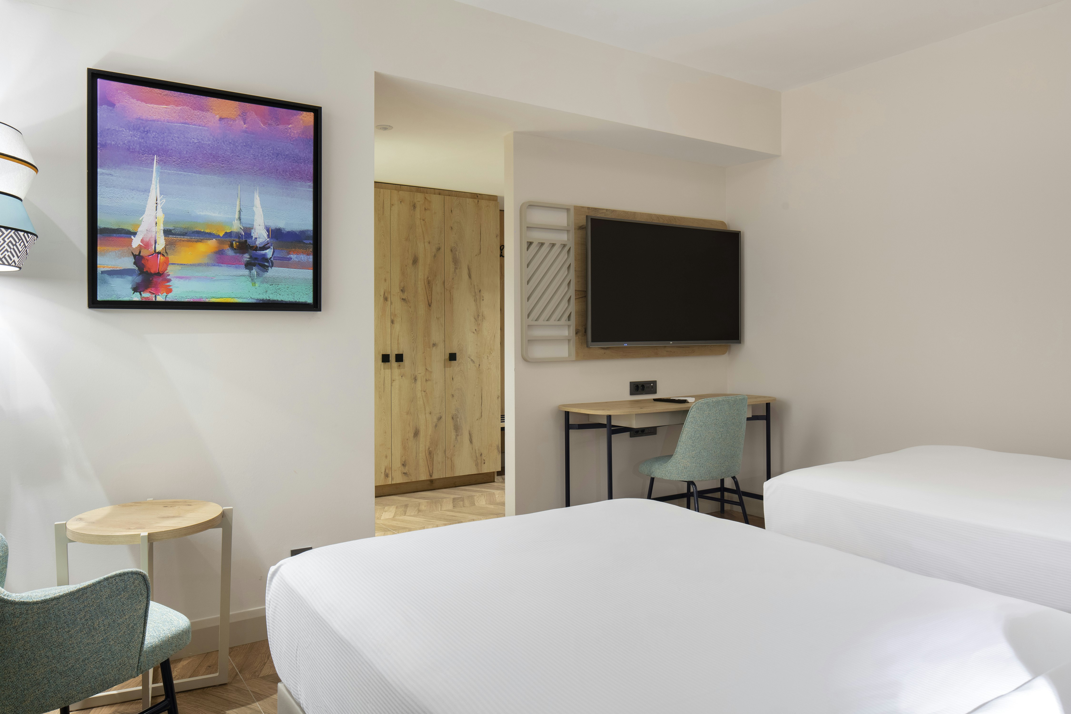 DELUXE, TWIN BEDS