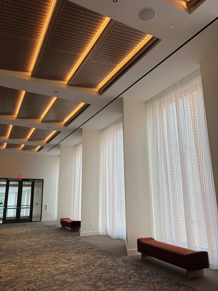Virginia Guesthouse Hotel and Conference Center 2/50