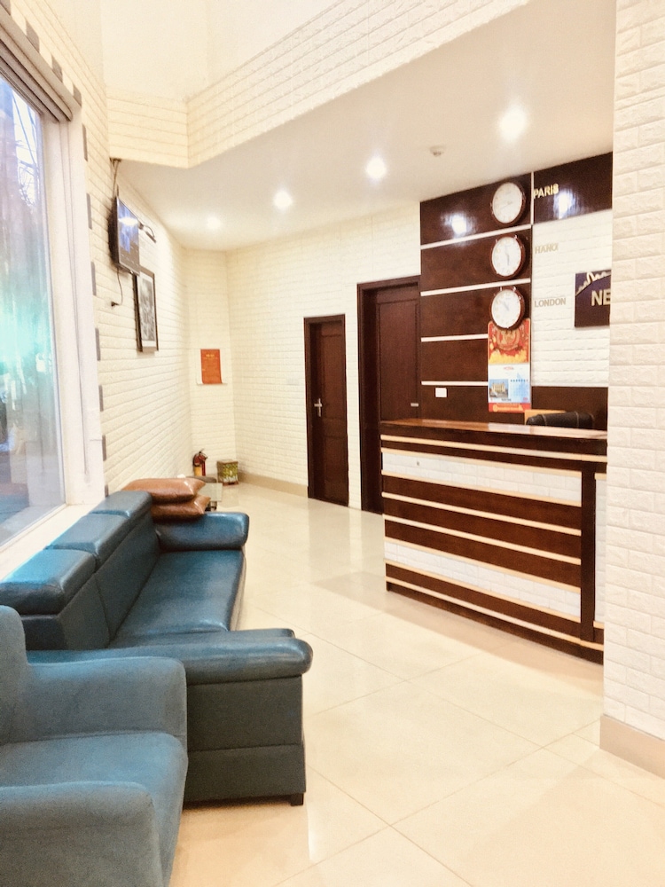 New Airport Hotel 6/50