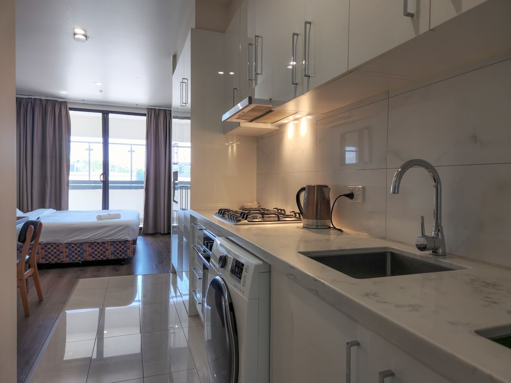 Exodus Dandenong Apartment Hotel 48/50