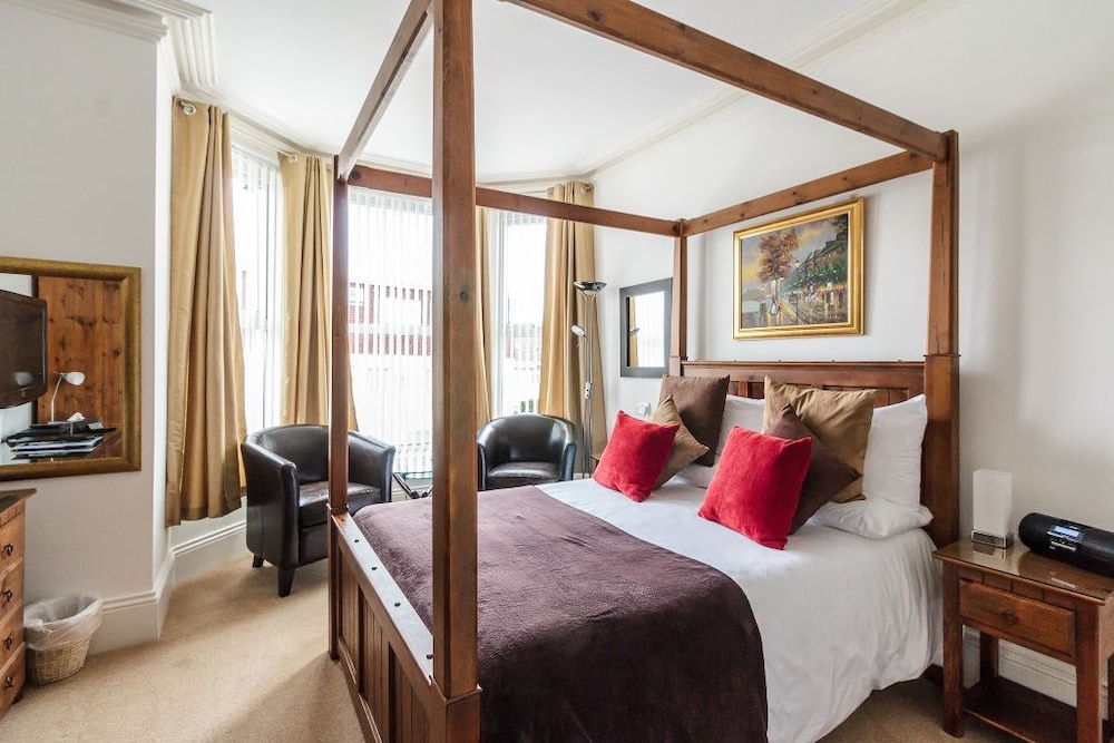 The P&M Paignton Residence 5/50