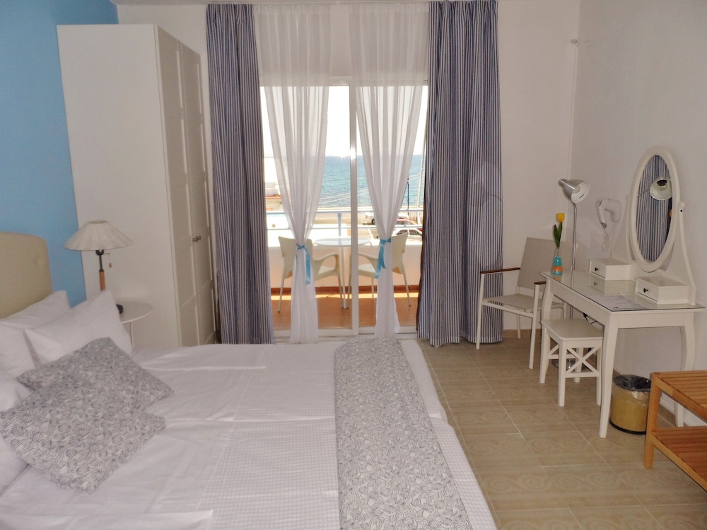 STUDIO, SEA VIEW