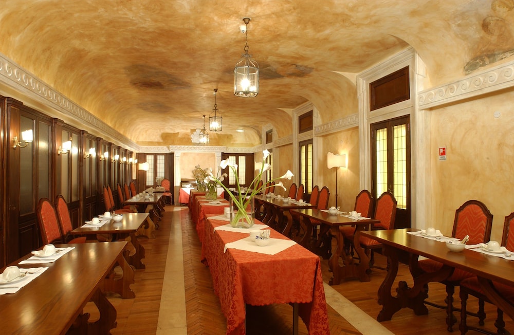 Palazzo Cardinal Cesi 44/59