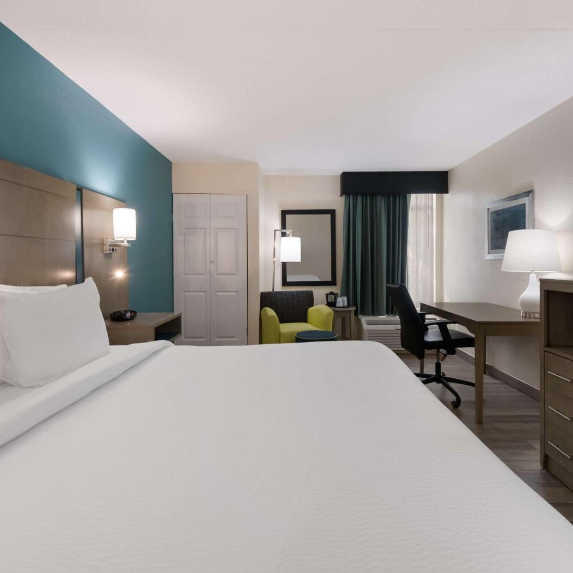 Room, King Bed, Bathtub, Accessible