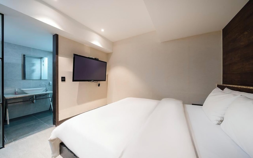 Suwon Station Myeongjak Hotel 21/57