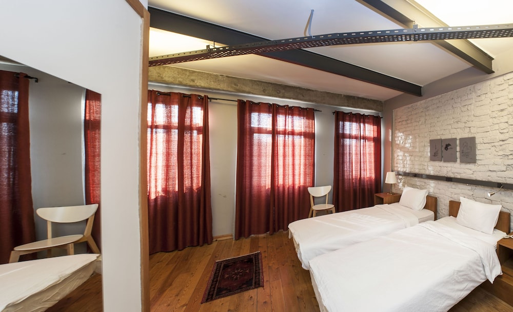 Peradays Hotel 17/48