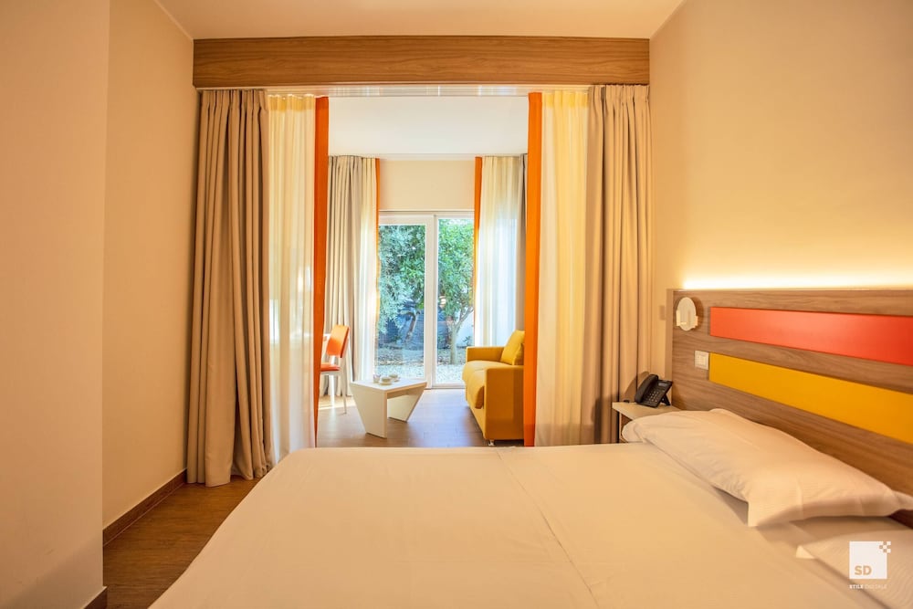 JUNIOR SUITE, STUDIO, DOUBLE OR TWIN BED