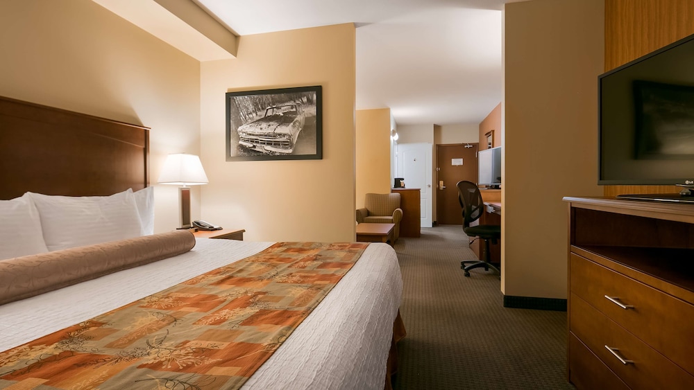 Best Western Plus Service Inn and Suites 17/56
