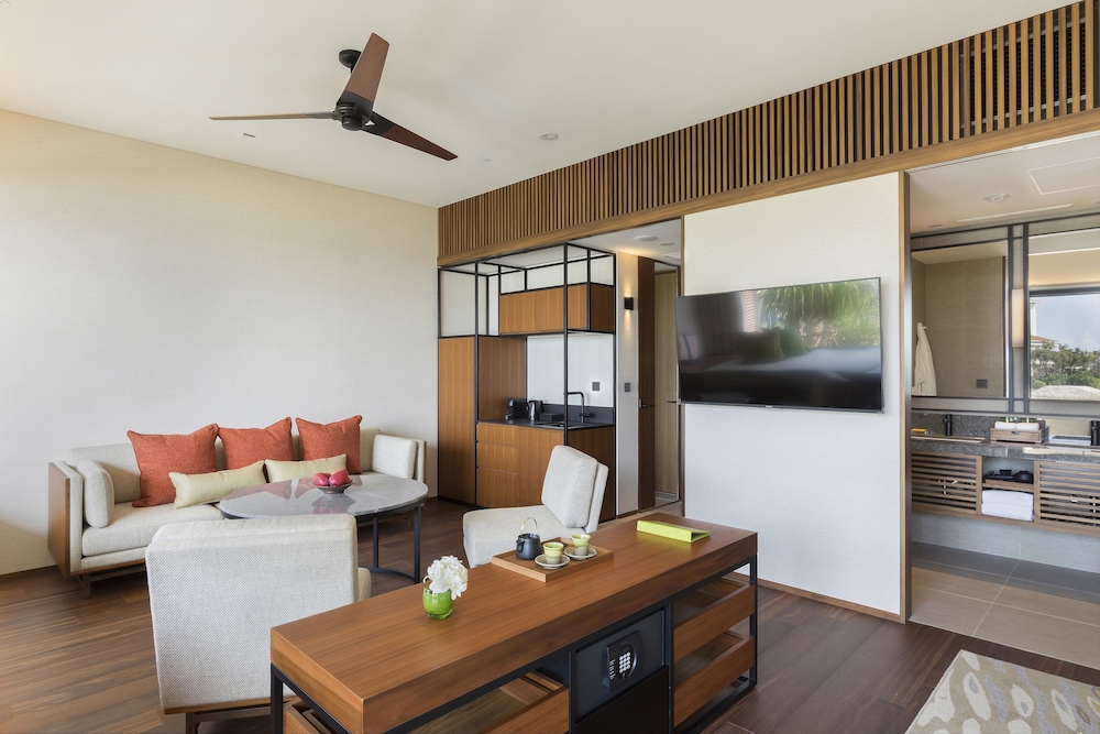 Hyatt Regency Seragaki Island Okinawa 48/72