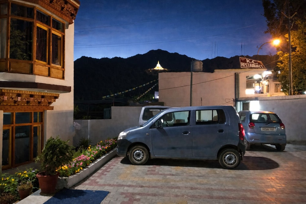 Royal Holiday Leh 31/43