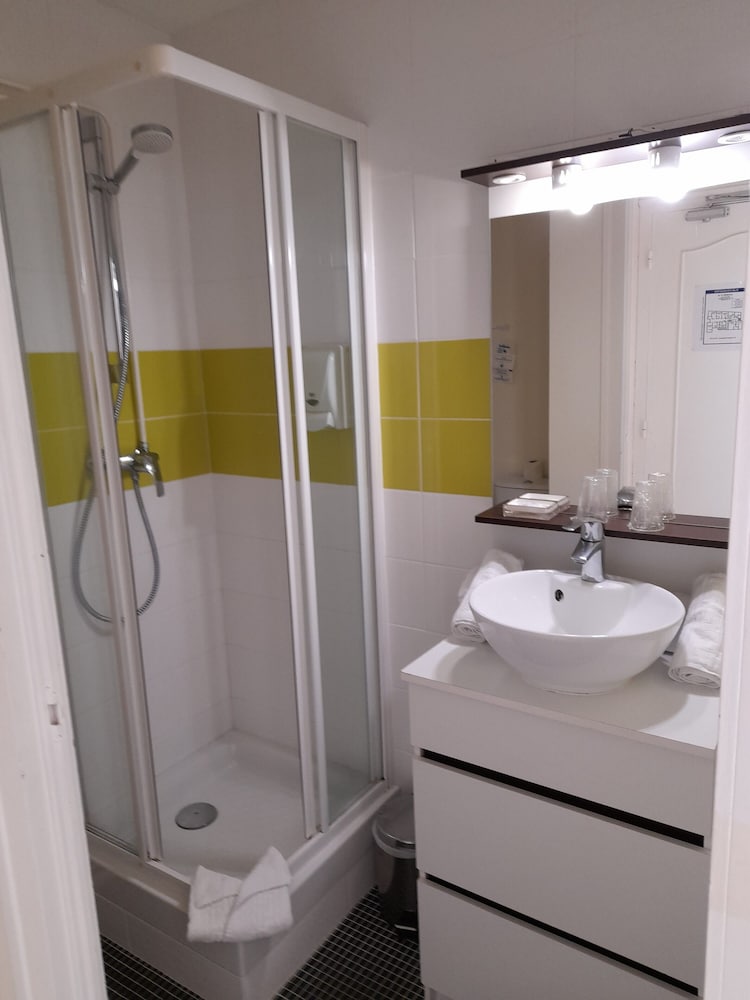 Sorti P Tit Dej Hotel Saintes 41/50