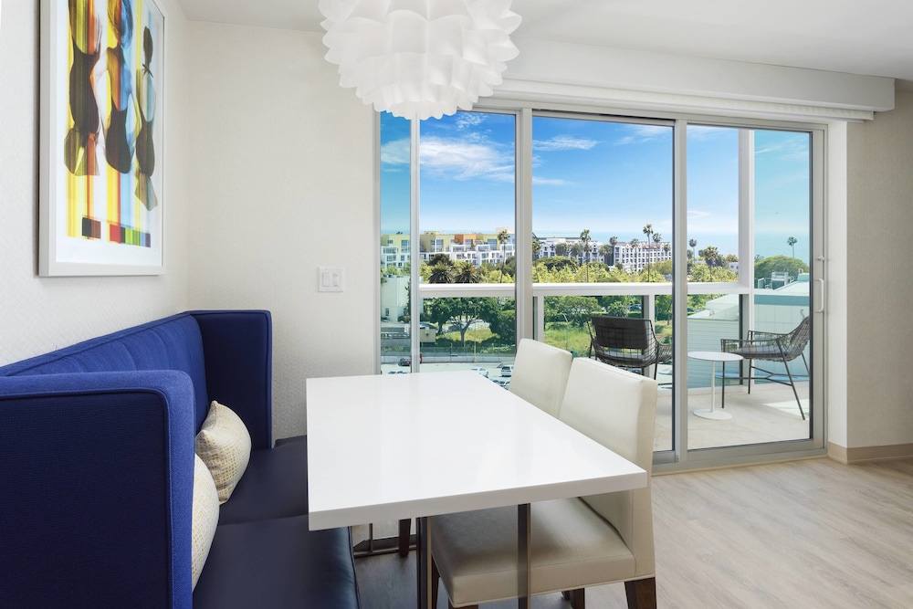 Courtyard by Marriott Santa Monica 49/59