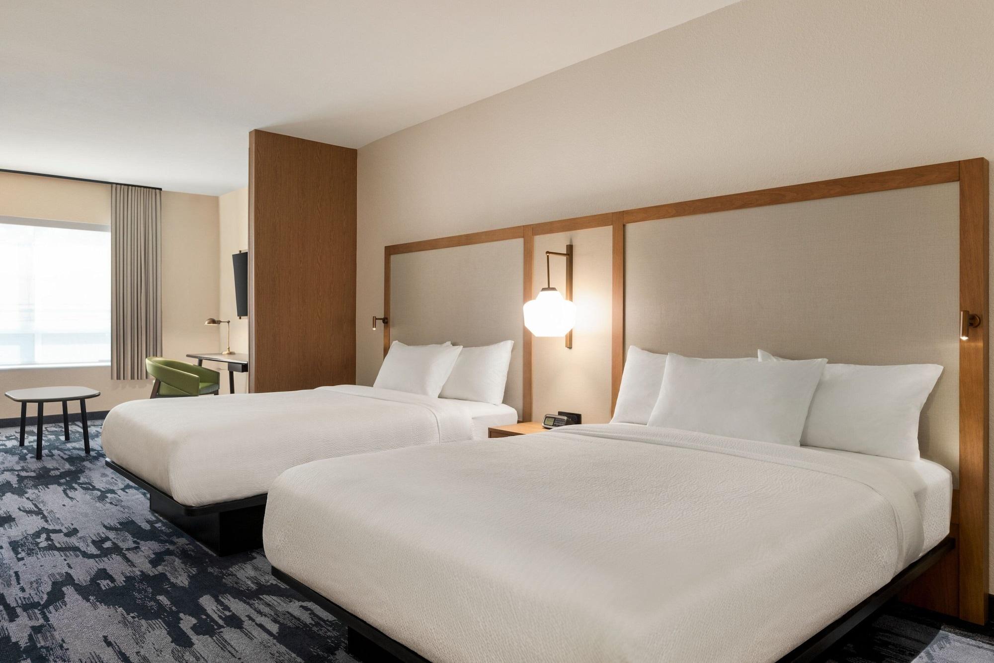 suite, multiple beds