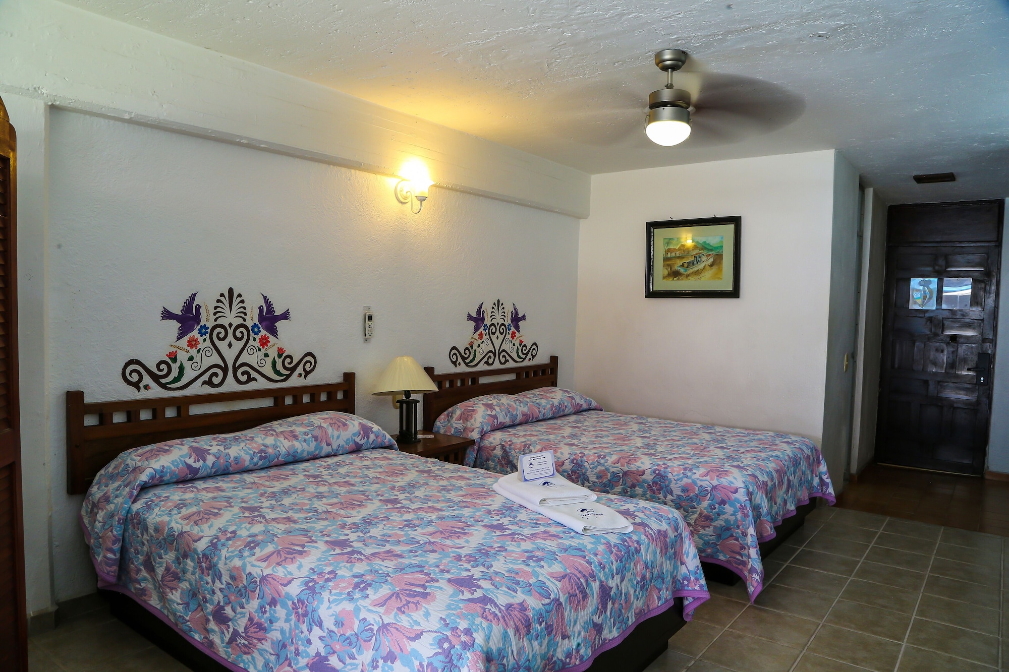 STANDARD, 2 DOUBLE BEDS