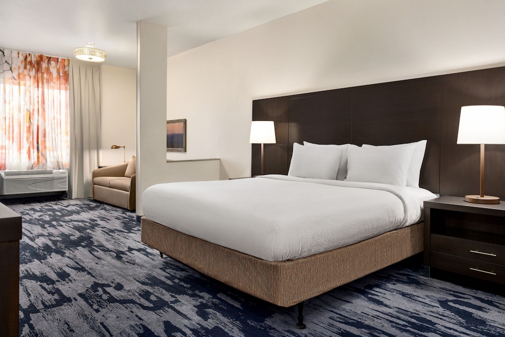 Suite, King Bed, Sofa