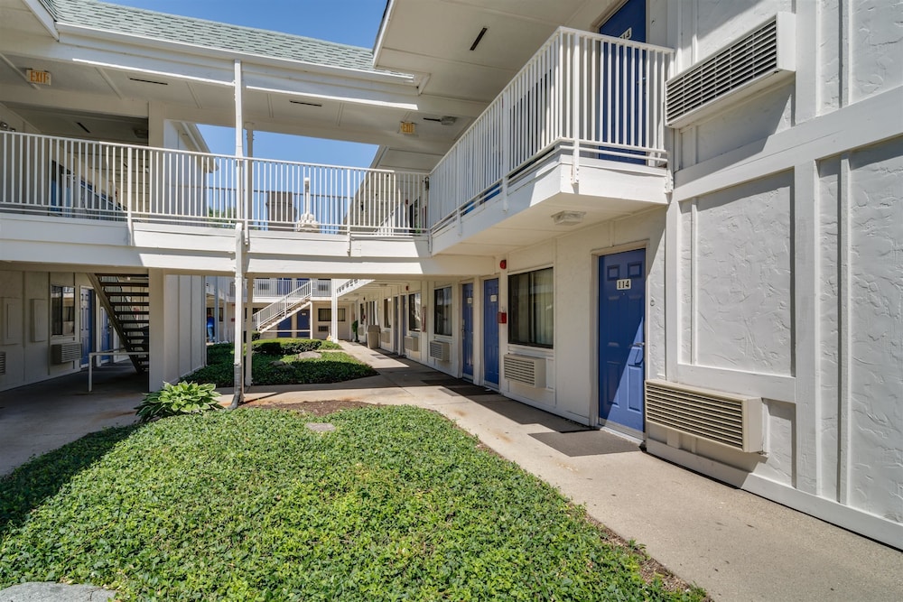Motel6 Schiller Park, IL - Chicago O'Hare 45/48