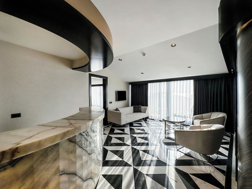 Charisma de Luxe Hotel 40/50