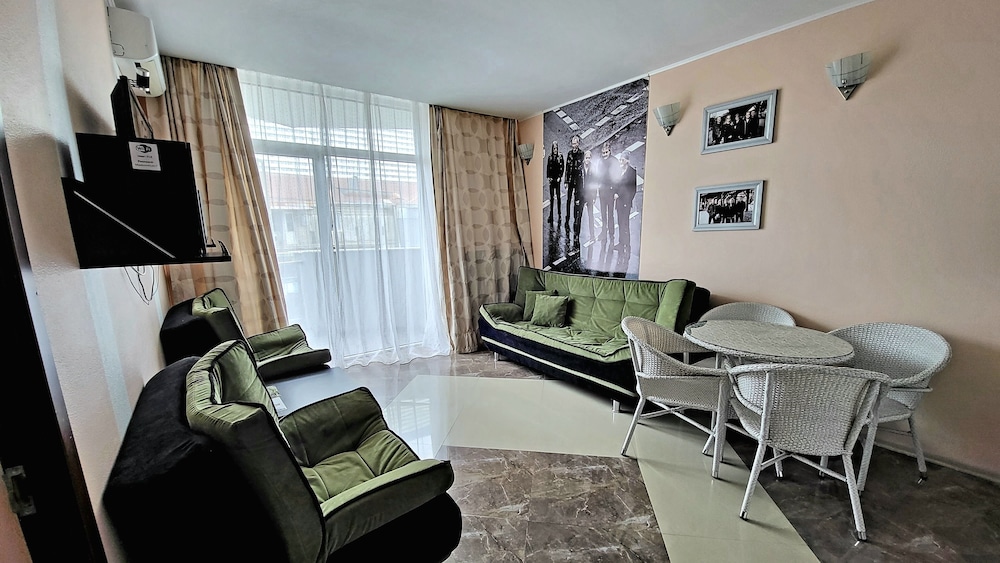 ROCK HOTEL FIRST LINE 46/80