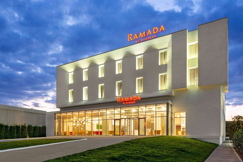 Ramada by Wyndham Targu Jiu 1/21