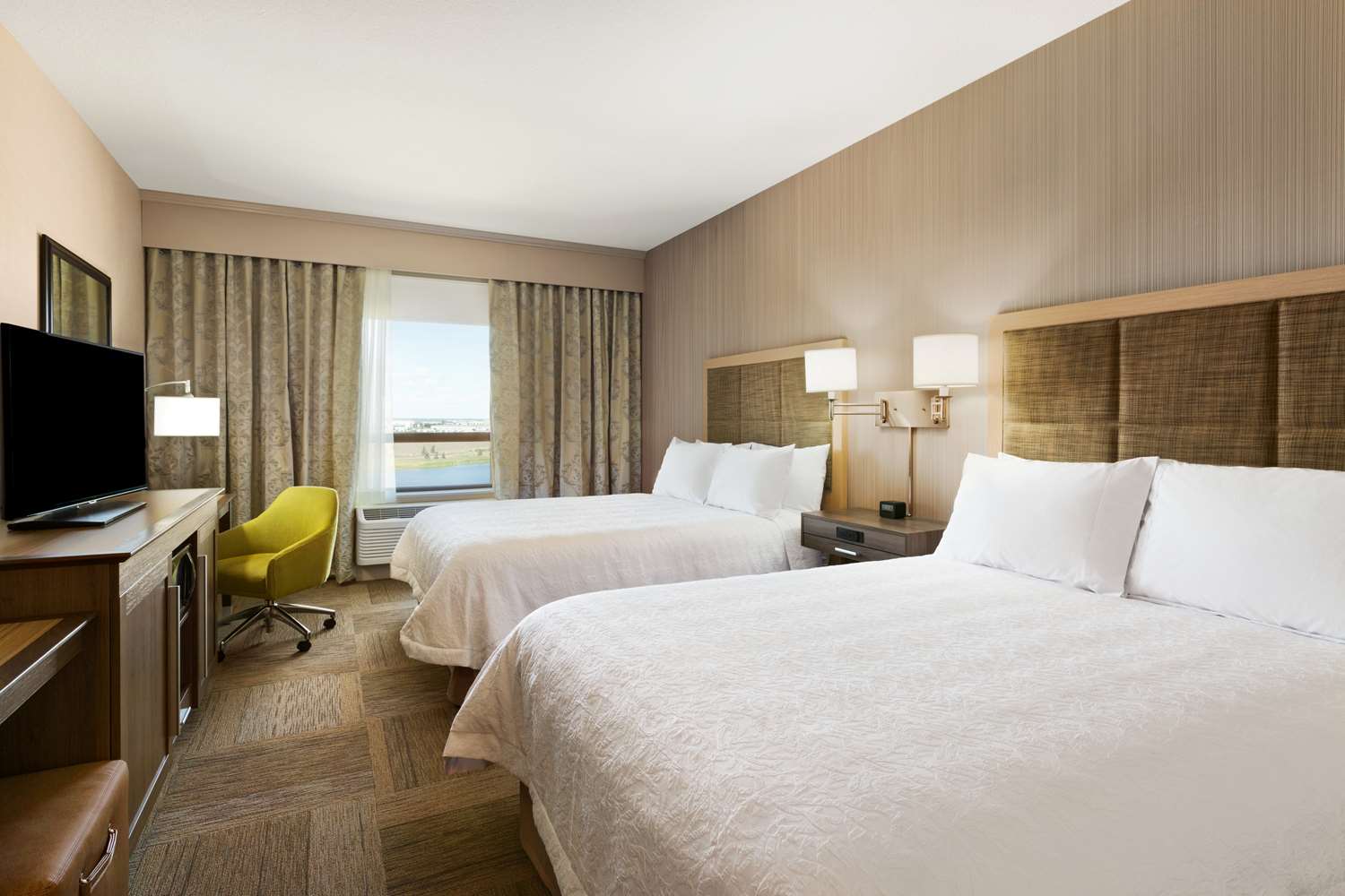 Room, 2 Queen Beds, Water View