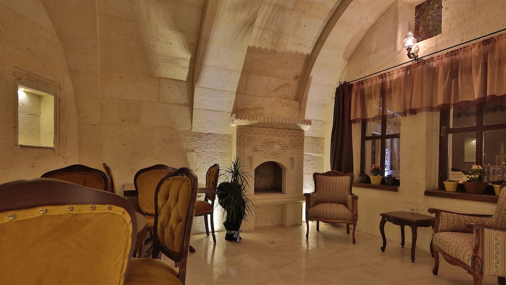 Golden Cave Suites 52/55