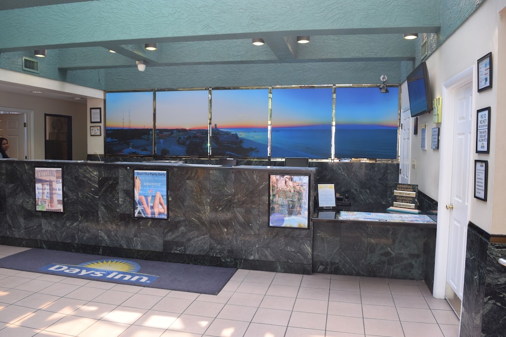 Days Inn By Wyndham Panama City Beach/Ocean Front 16/53