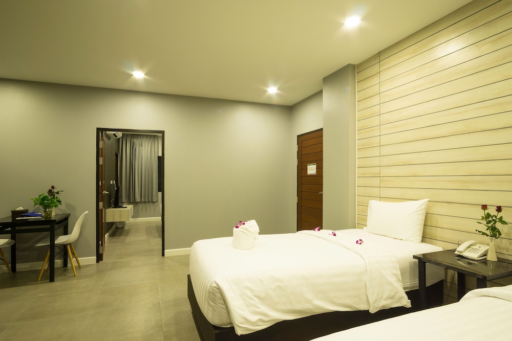 C Cha-Am Hotel 40/68
