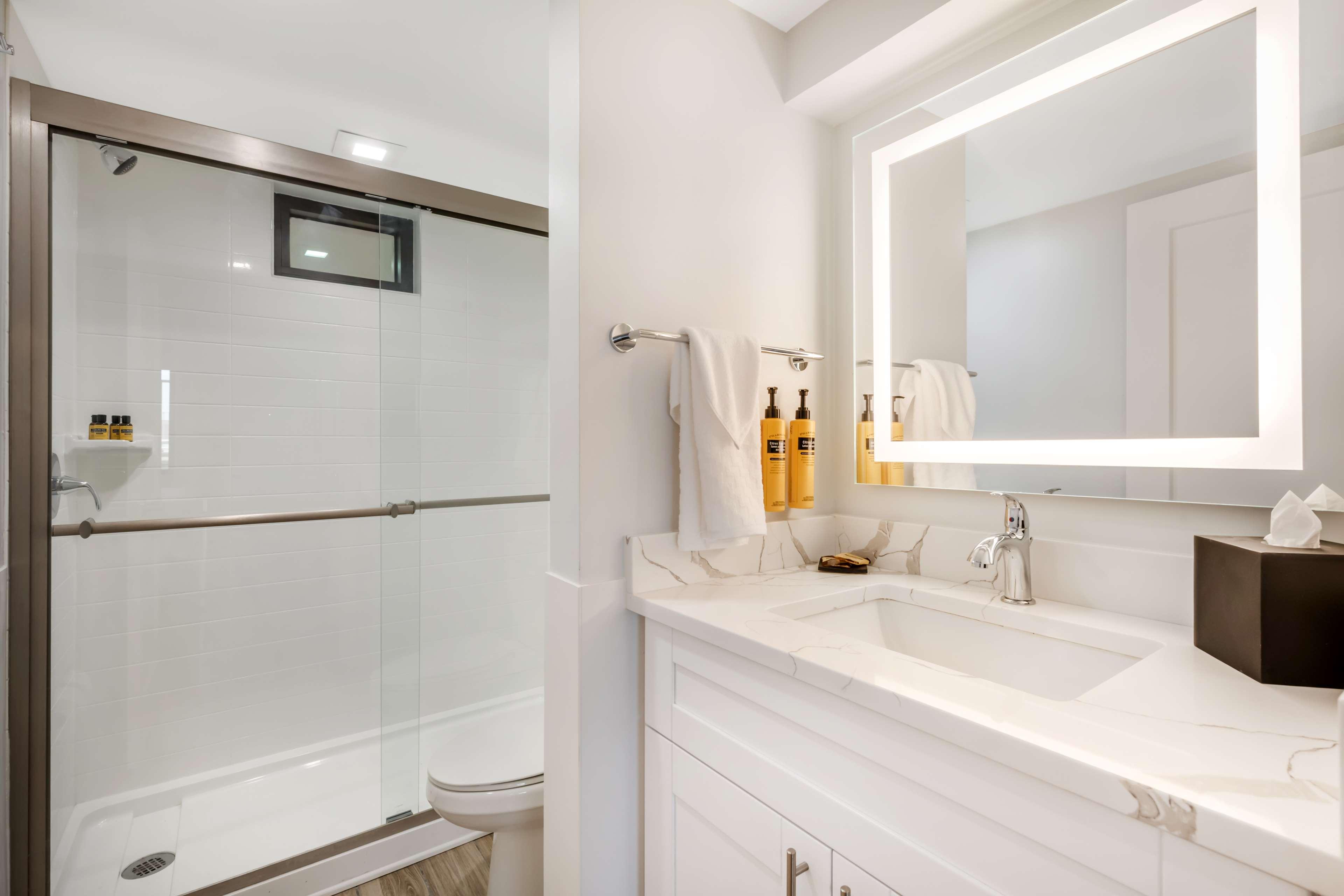 Room, King Bed, Pool Side, Kitchen, Ground Floor, Best Western Plus Beach Resort 6/6