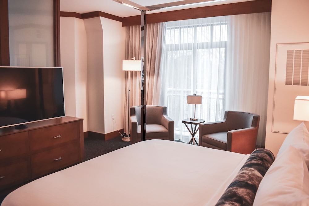 The Hotel Landing 10/57