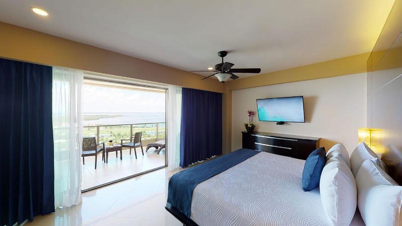 Sunset, Suite, King Bed