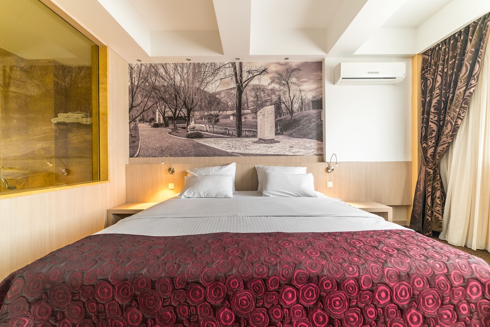 CITY HOTEL MOSTAR 31/69
