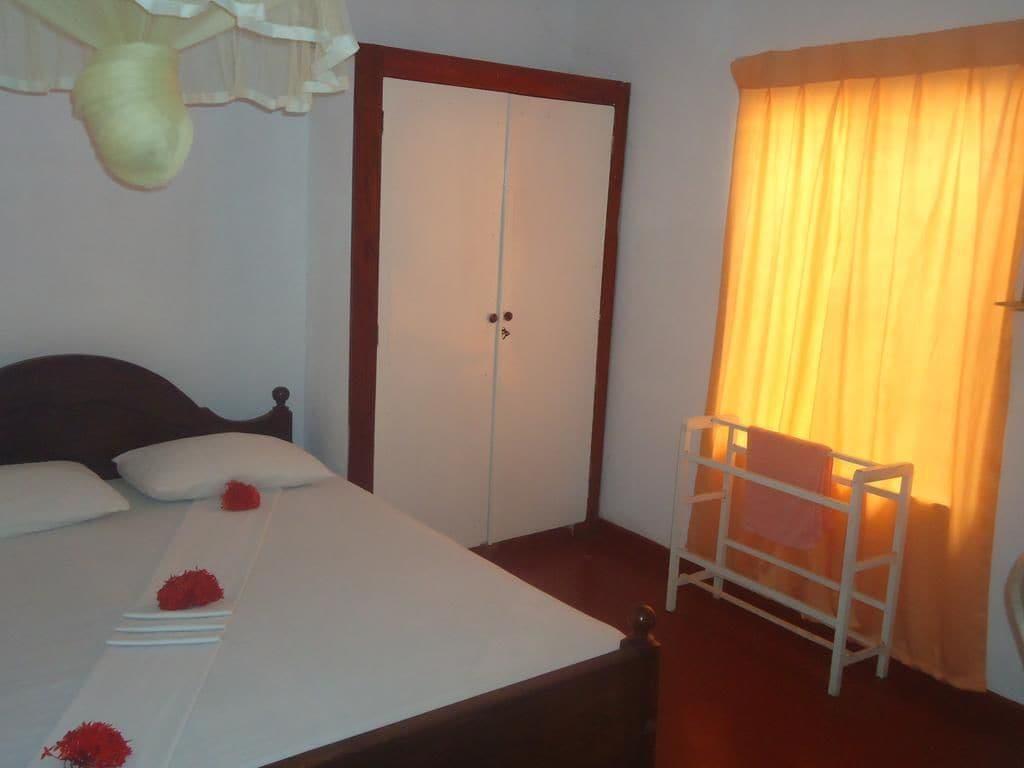 Nishan Surf Inn 3/14