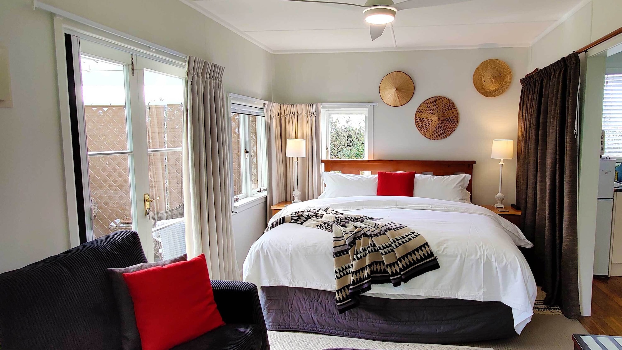 Romantic, Cottage, King Bed, Garden View, Garden Area