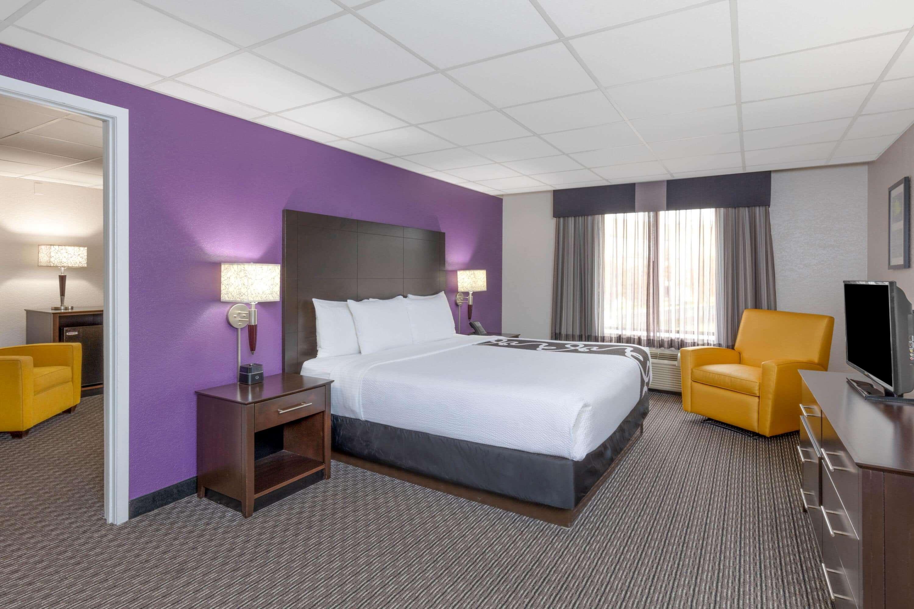 جناح ديلوكس بسرير كينج، La Quinta Inn & Suites by Wyndham Clifton/Rutherford 2/2
