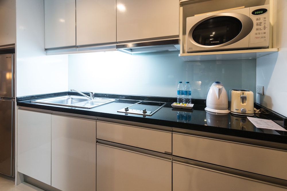 Novotel Living Bangkok Sukhumvit Legacy 42/77