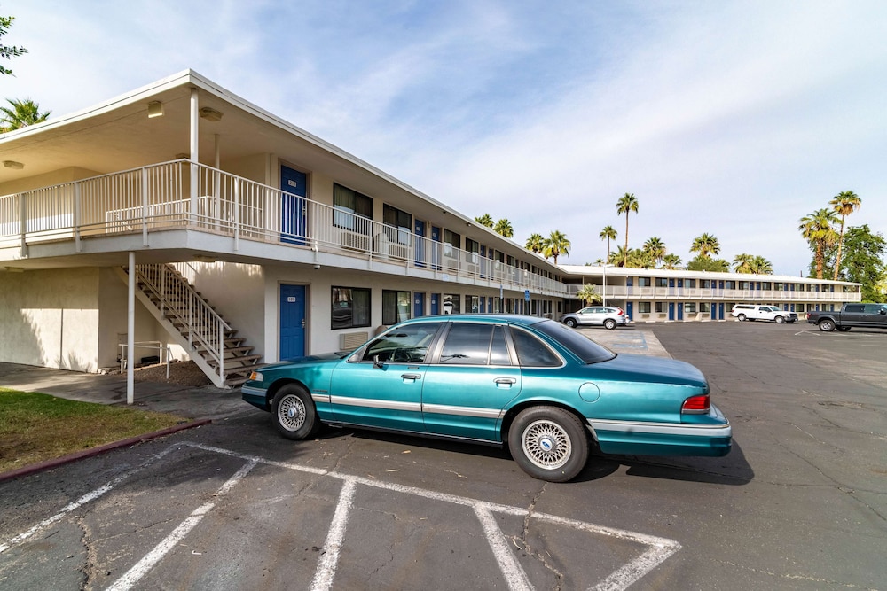Motel6 Palm Springs, CA - East - Palm Canyon 33/50