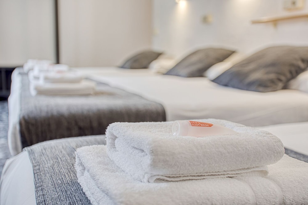 Hostal Bedmates 24/55
