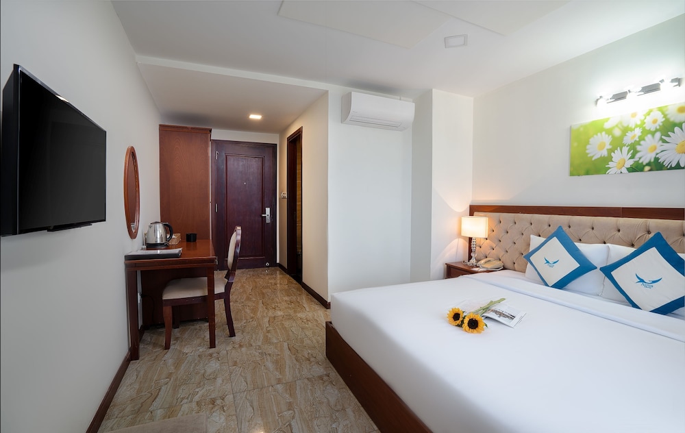 SUPERIOR, DOUBLE OR TWIN BED, CITY VIEW