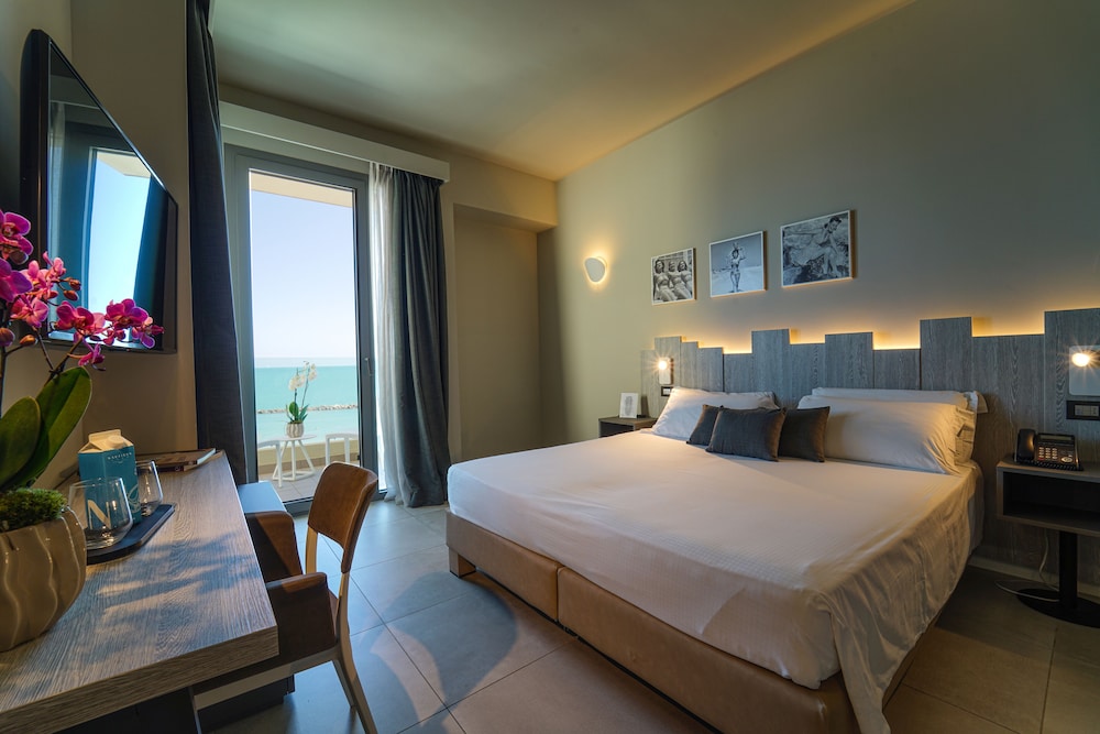 غرفة تنفيذية ثلاثية بسرير كوين وسرير فردي بإطلالة على البحر، Nautilus Family Hotel 2/10