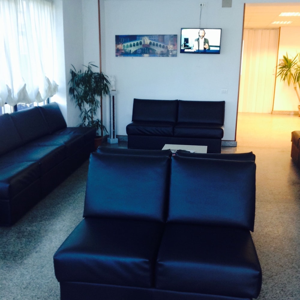 Hotel Rondine 23/38