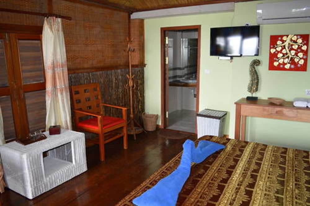 Palm Beach Bungalow Resort 44/66