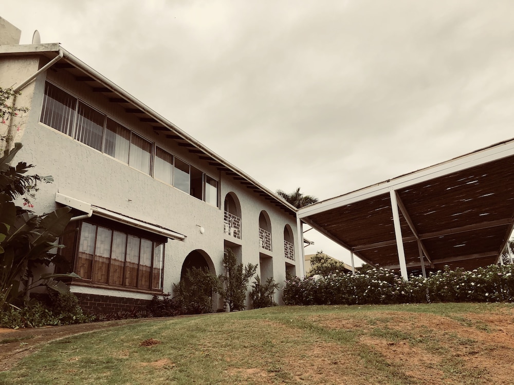 Eden Rose Manor 26/30