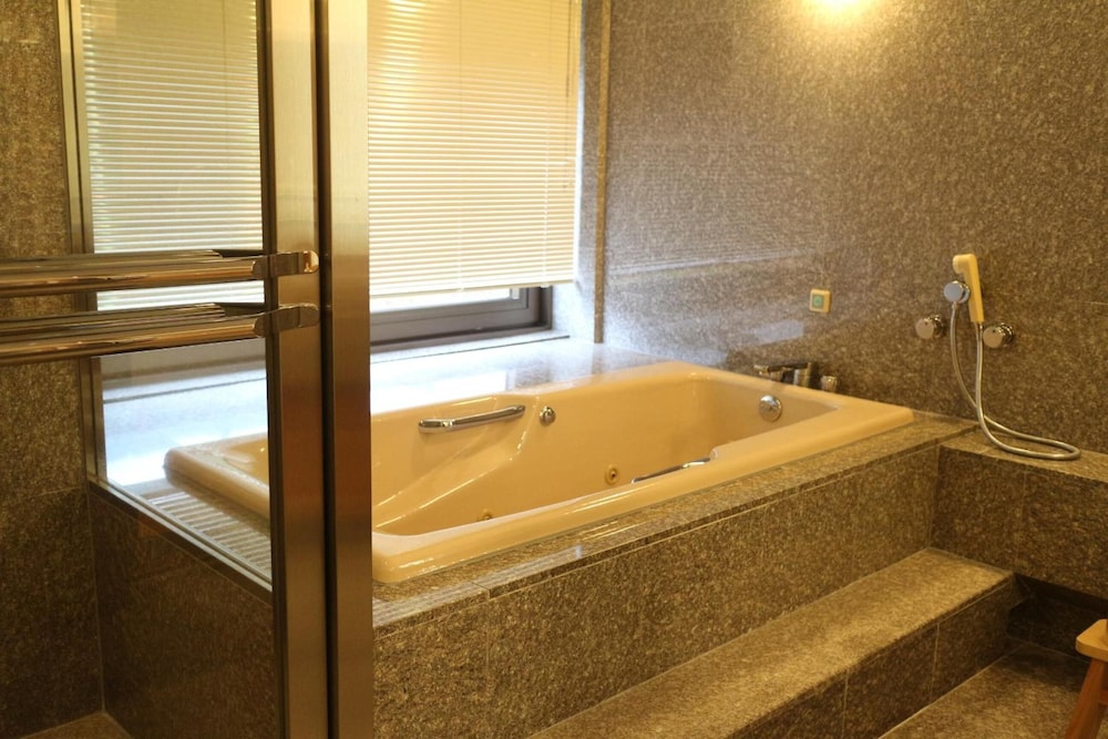 Naspa New Otani Hotel 25/75