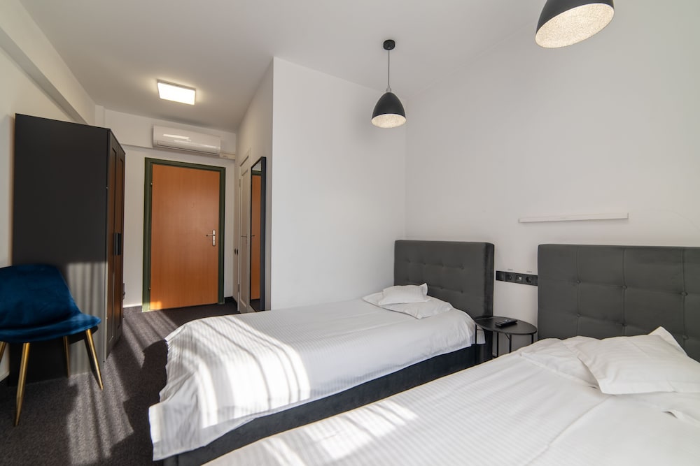 Fullton Hotel 4/50