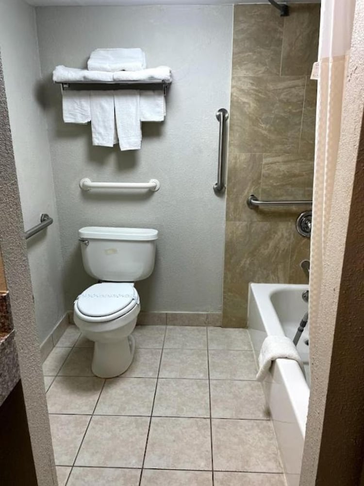 غرفة بسريرين كوين لذوي الإعاقة، Hotel Fort Wright Cincinnati Area 9/10